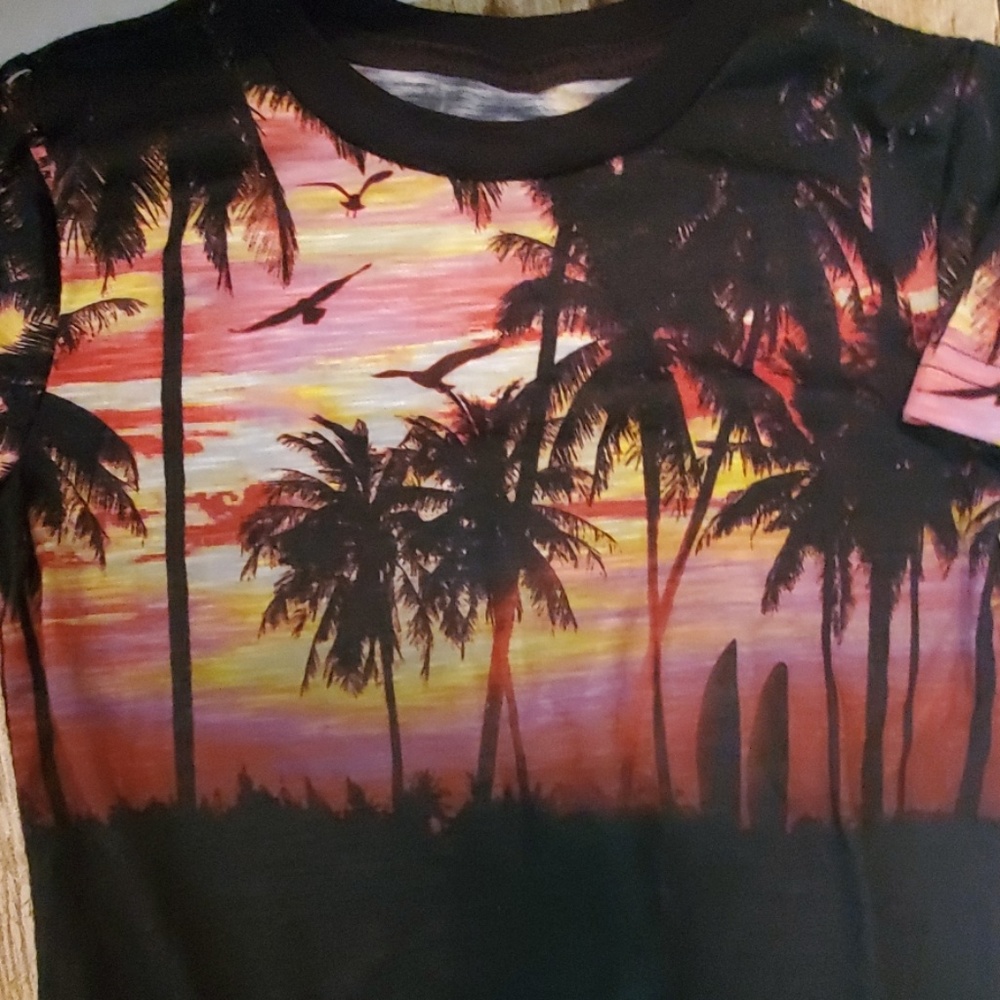 Shirt - Picture 4 of 6